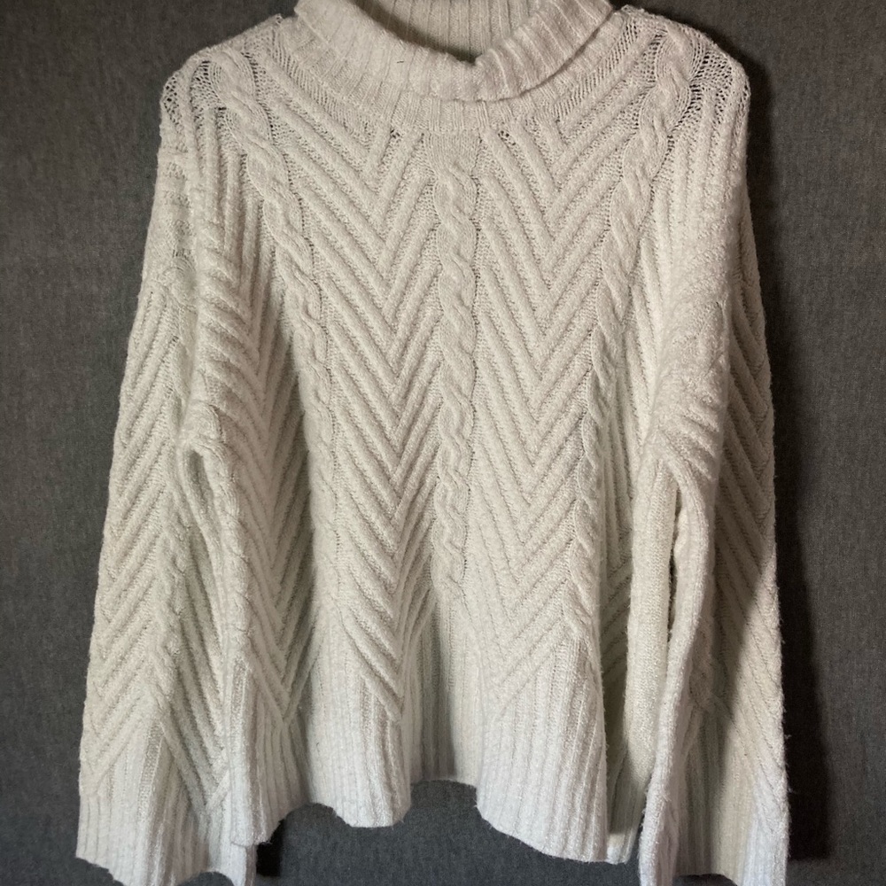 White sweater💚